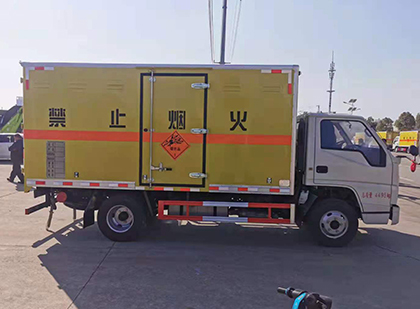 京口爆破器材运输车工人安全操作规范与智能技术保障